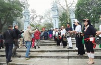 Ấn tượng chuyến du xuân hữu nghị về vùng Tản viên Sơn Thánh