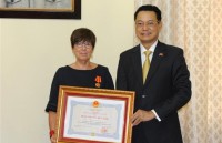trao tang huan chuong huu nghi cua viet nam cho mot so ban be duc