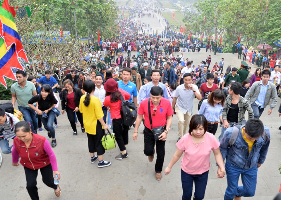 gio to hung vuong 2017 dong nghet nguoi nhung khong chen lan xo day