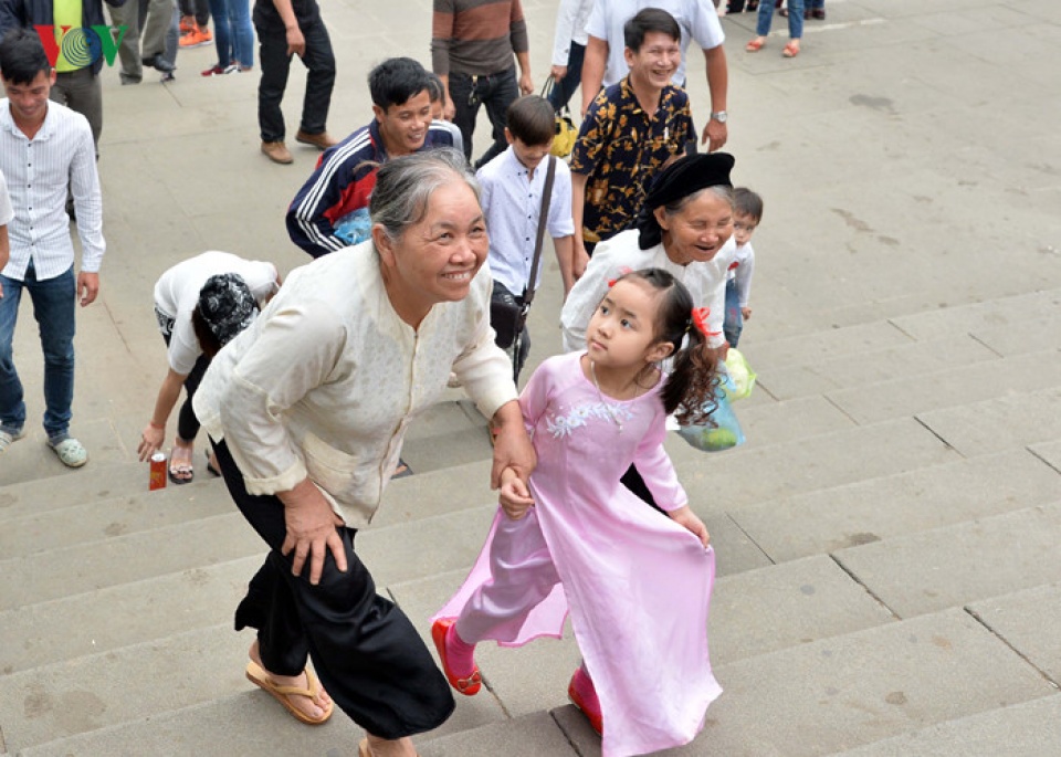 gio to hung vuong 2017 dong nghet nguoi nhung khong chen lan xo day