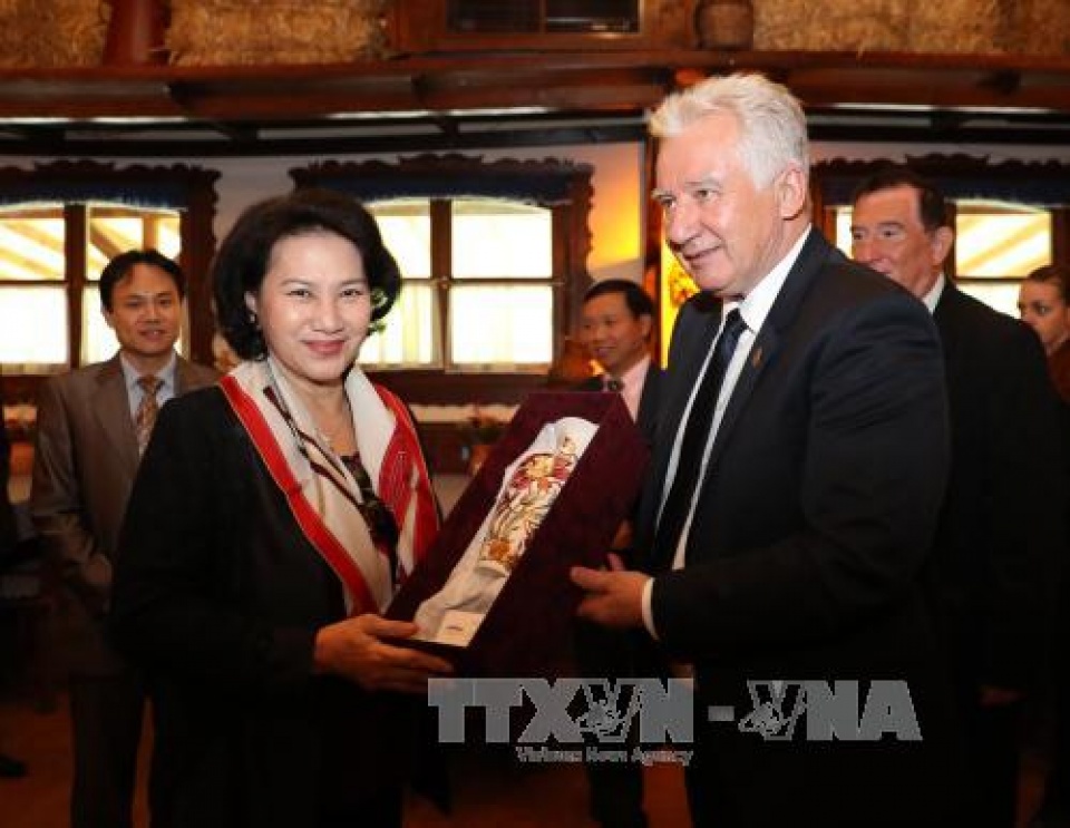 chu tich quoc hoi nguyen thi kim ngan gap pho chu tich quoc hoi hungary