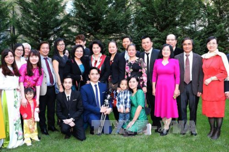 Mỗi người Việt ở Hungary là một đại sứ nhân dân tin nhap 20170410073733