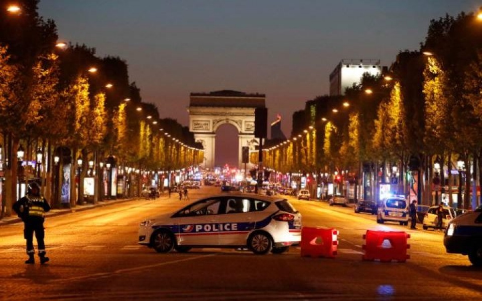 Pháp: IS xả súng tại Paris, hai người thiệt mạng phap is xa sung tai paris hai nguoi thiet mang