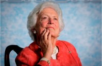 khoanh khac gay chu y cua cuu tong thong bush con trong tang le cha