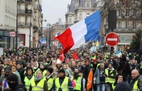 Hàng nghìn người biểu tình 