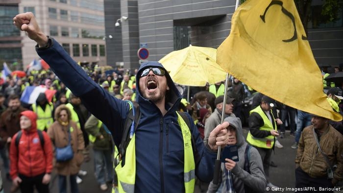 phap tong thong macron tuyen bo cat giam thue phe ao vang van tiep tuc bieu tinh