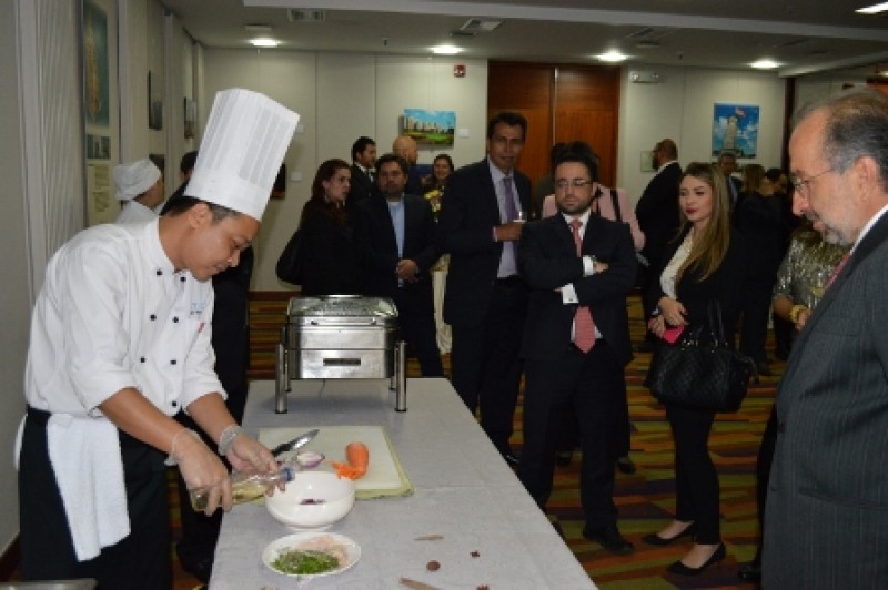 du lich va am thuc viet nam thu hut cong chung colombia