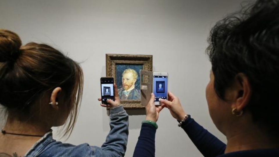 do xo di xem trien lam tranh van gogh quy mo nhat australia