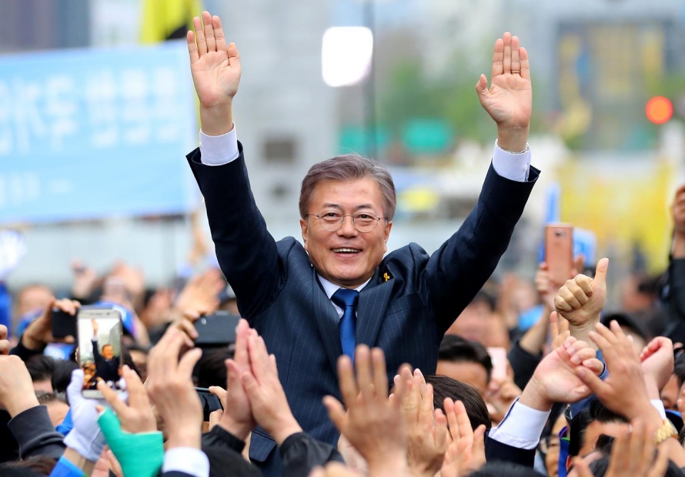 bau cu han quoc ung vien moon jae in gianh da so phieu