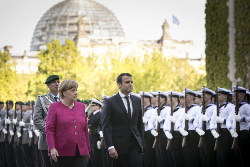 tong thong phap toa sang tren dien dan quoc te