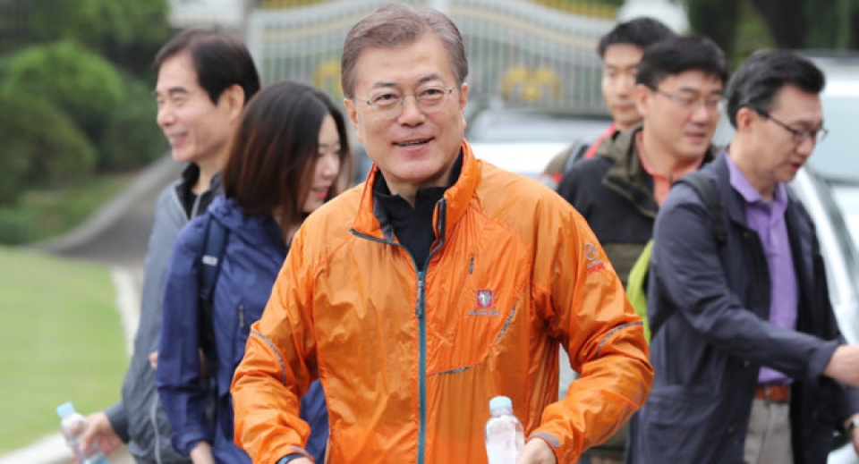 Hàn Quốc: Áo gió của Tổng thống trở thành "hiện tượng" han quoc ao gio cua tong thong thanh hien tuong