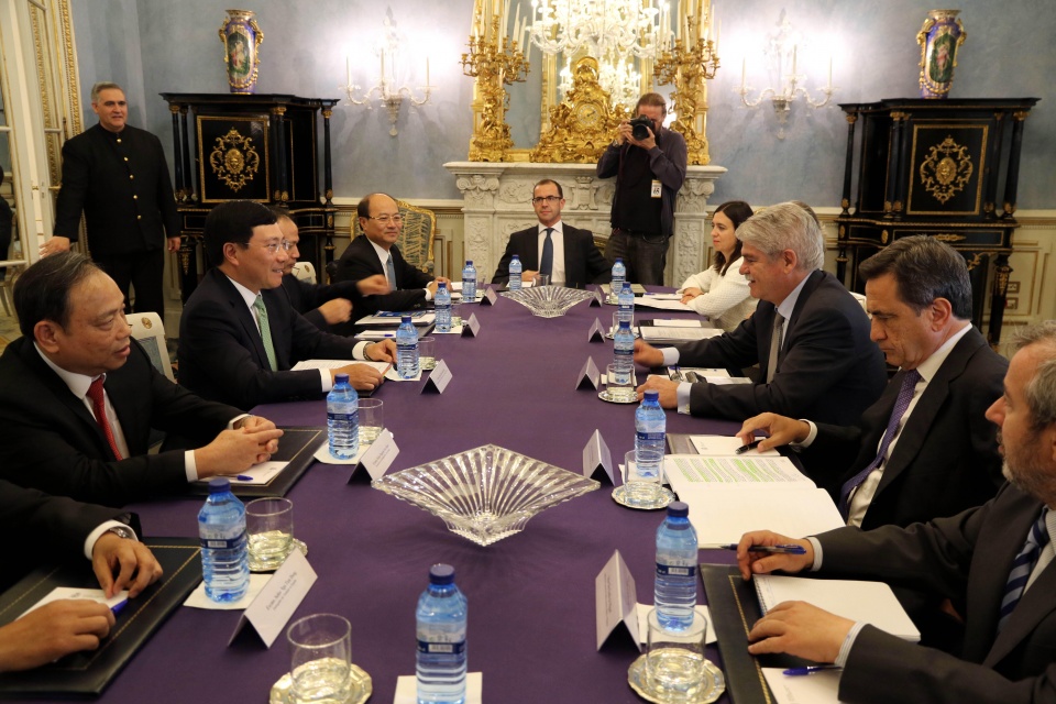 tay ban nha coi trong uu tien phat trien quan he voi viet nam