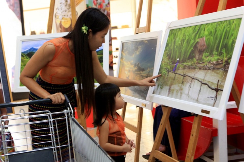 khai mac trien lam tranh viet nam myanmar