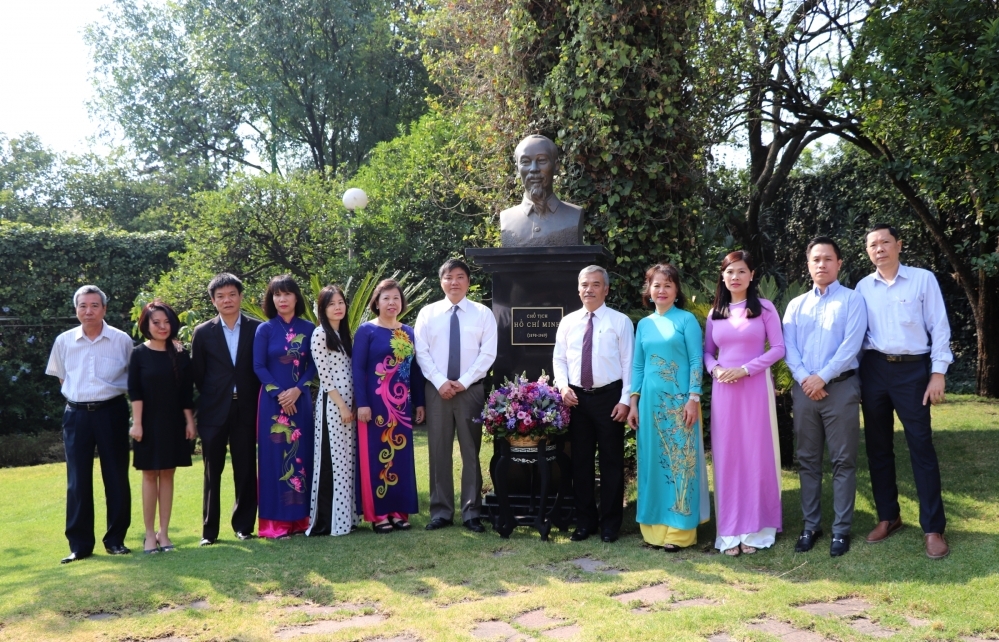 ky niem 129 nam ngay sinh va 50 nam thuc hien di chuc cua chu tich ho chi minh tai mexico