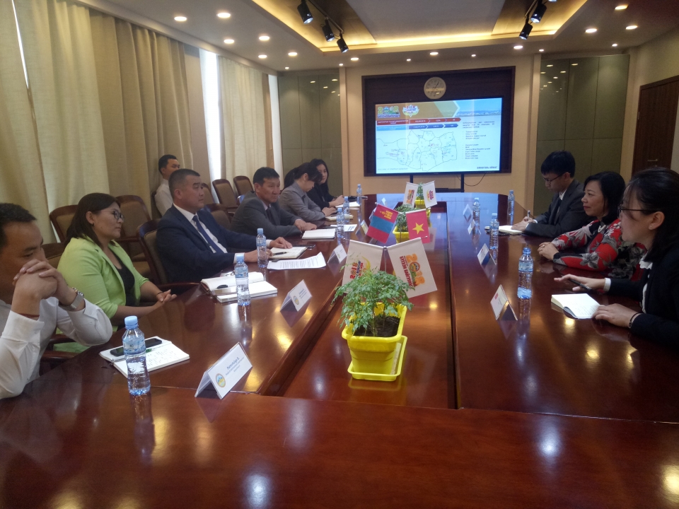 tang cuong hop tac dia phuong viet nam mong co