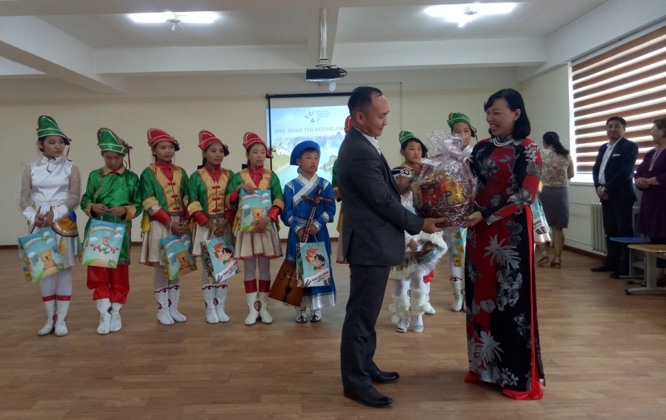 tang cuong hop tac dia phuong viet nam mong co