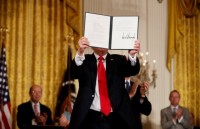 bao my ong trump de xuat rut quan khoi duc