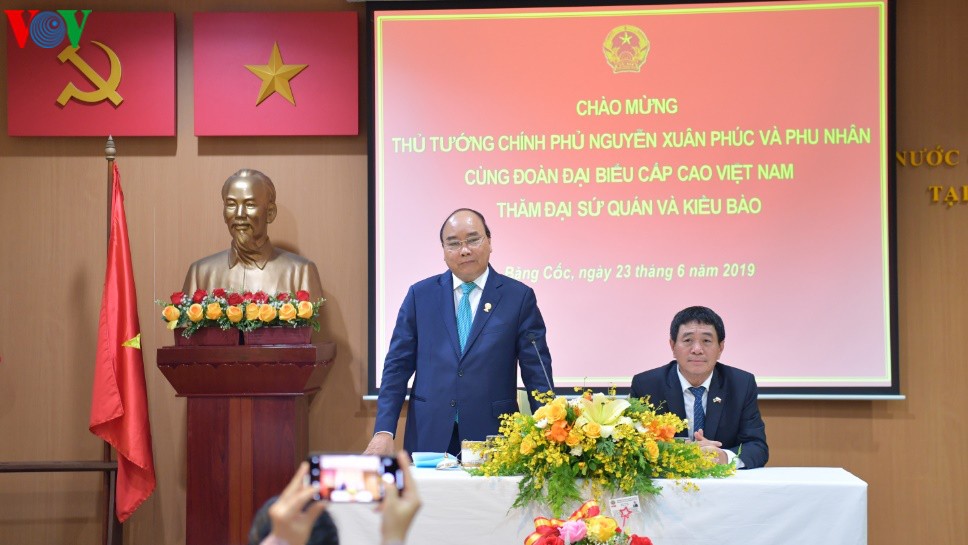 thu tuong nguyen xuan phuc tham dai su quan viet nam va gap go kieu bao tai thai lan