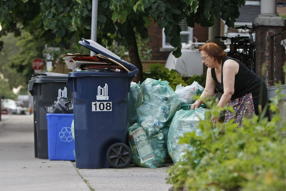 nguoi canada dan dau the gioi ve xa rac