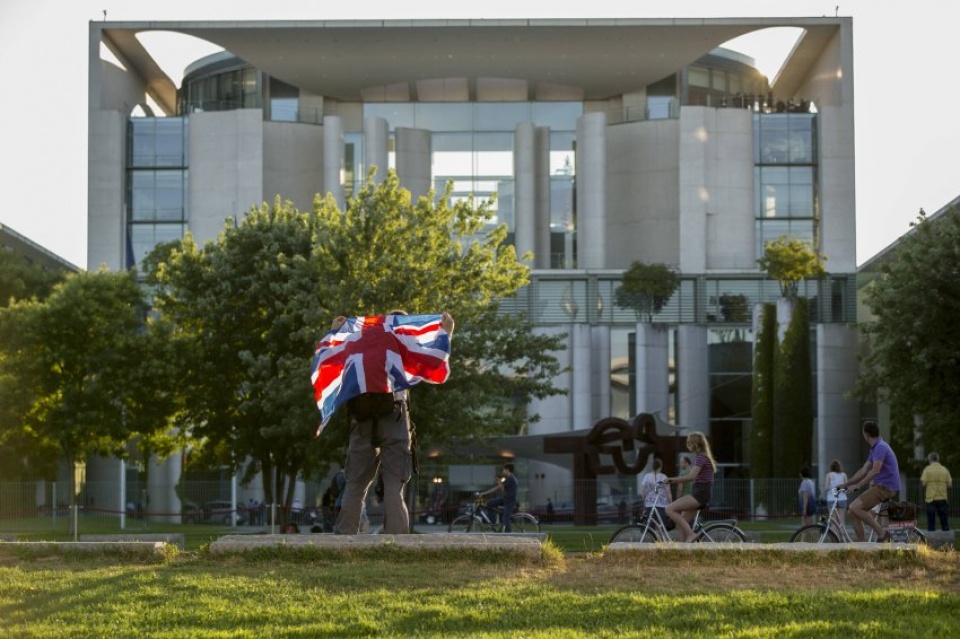 ngay cang co nhieu nguoi anh muon nhap tich duc