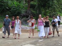 dich covid 19 dua hon 180 du khach nga tu viet nam ve nuoc