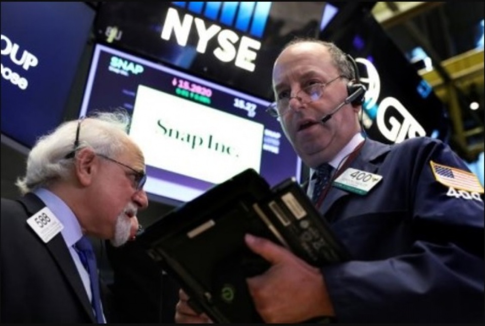 Giá cổ phiếu của Apple lên mức kỷ lục gần 160 USD gia co phieu cua apple len muc ky luc gan 160 usd