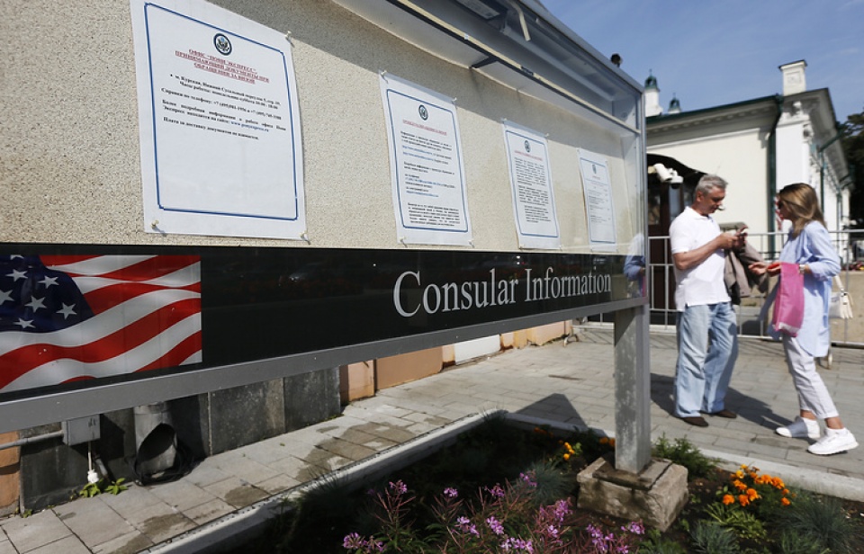 nga cao buoc my chinh tri hoa viec cap thi thuc