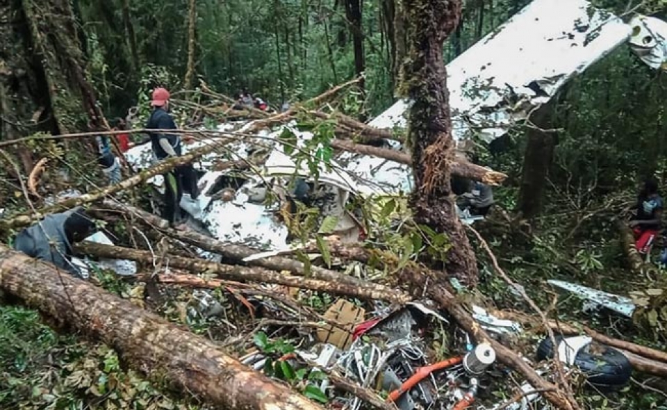 indonesia roi may bay gay thuong vong lon