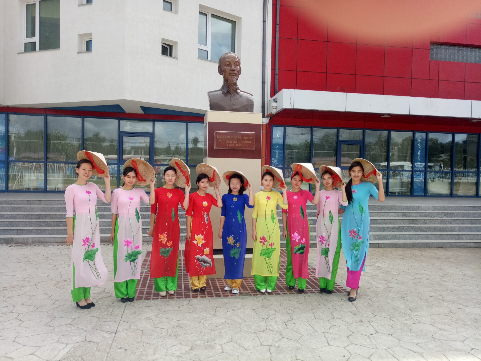 ky niem 50 nam thuc hien di chuc cua chu tich ho chi minh tai mong co