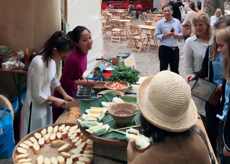 “Việt Nam vẻ đẹp bất tận” ở The Hague viet nam ve dep bat tan o the hague