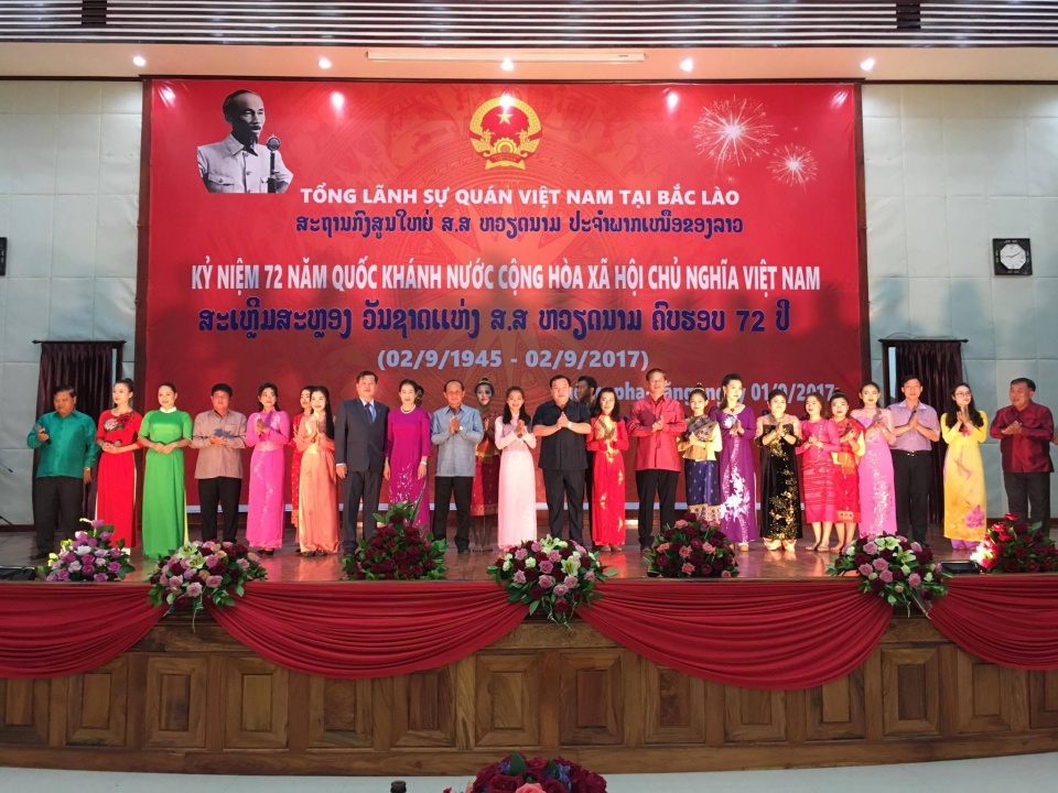 ky niem 72 nam quoc khanh viet nam tai bac lao