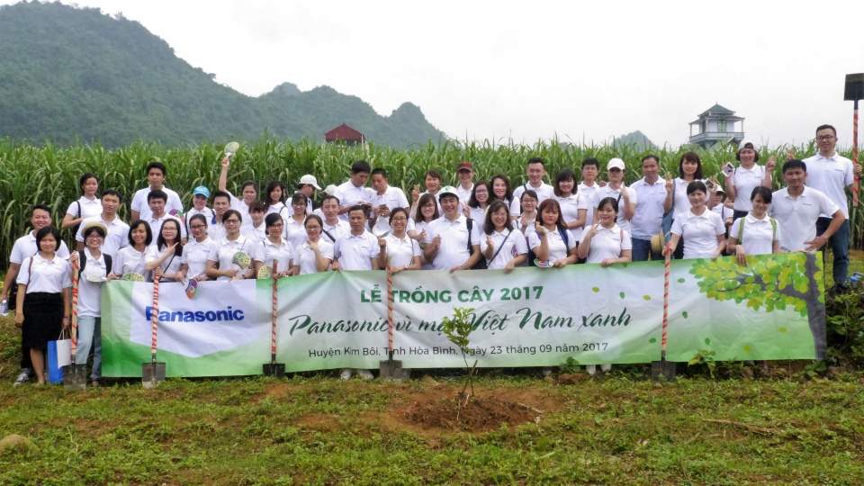 Tặng 3.000 cây cam cho đồng bào tái định cư tỉnh Hòa Bình tang 3000 cay cam cho dong bao tai dinh cu tinh hoa binh