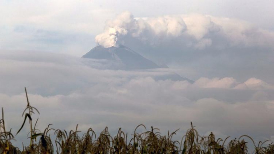mexico nui lua phun trao khoi bui cao toi 2km