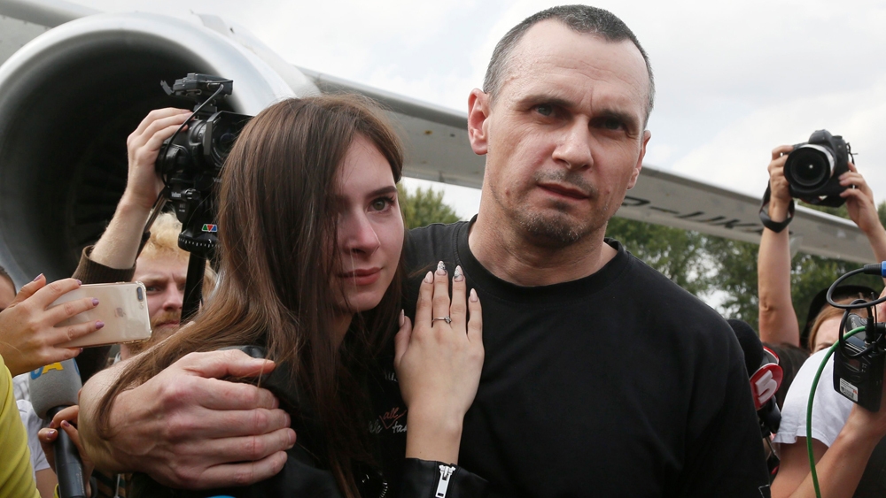 Nhà làm phim Sentov và 24 thủy thủ Ukraine nằm trong đợt trao đổi tù nhân với Nga nha lam phim sentov va 24 thuy thu ukraine nam trong dot trao doi tu nhan voi nga