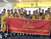 thuc khuya va day muon vao cuoi tuan hai suc khoe the nao