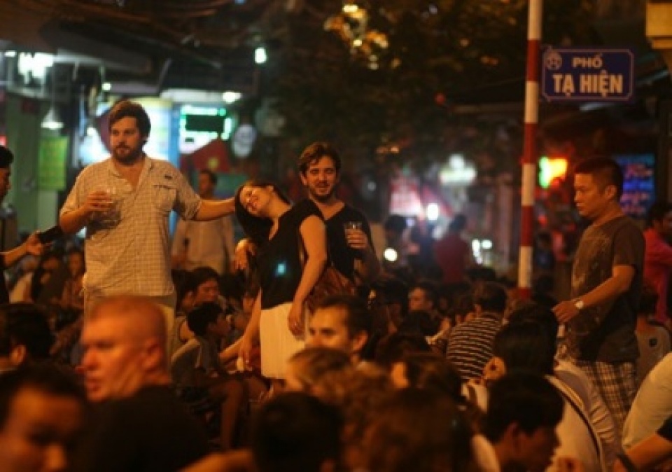 ha noi khac biet trong mat khach du lich nuoc ngoai