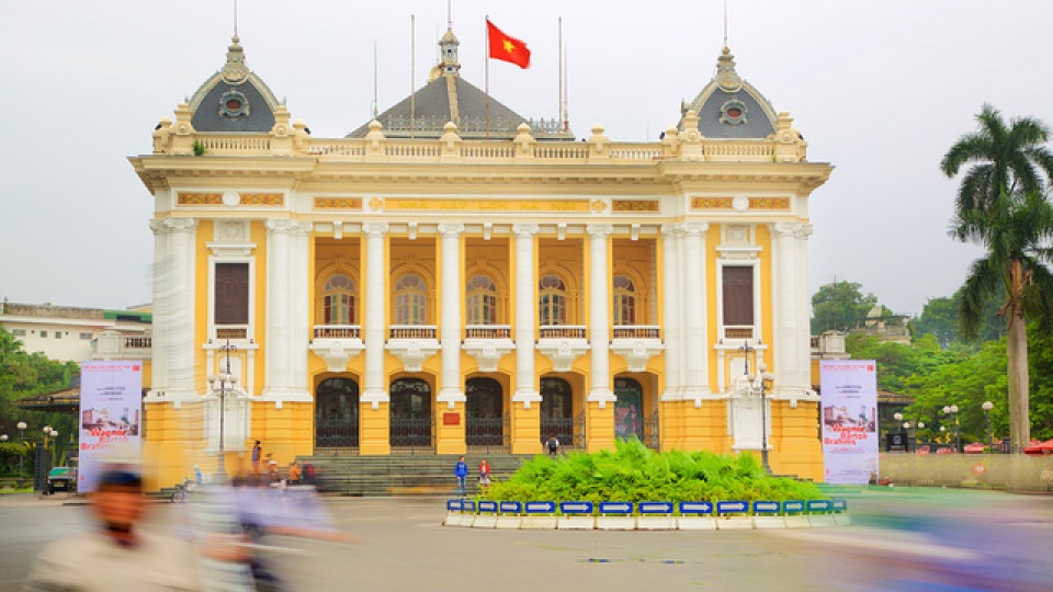 ha noi khac biet trong mat khach du lich nuoc ngoai