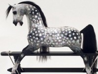 Chú ngựa bập bênh đính pha lê đắt nhất thế giới