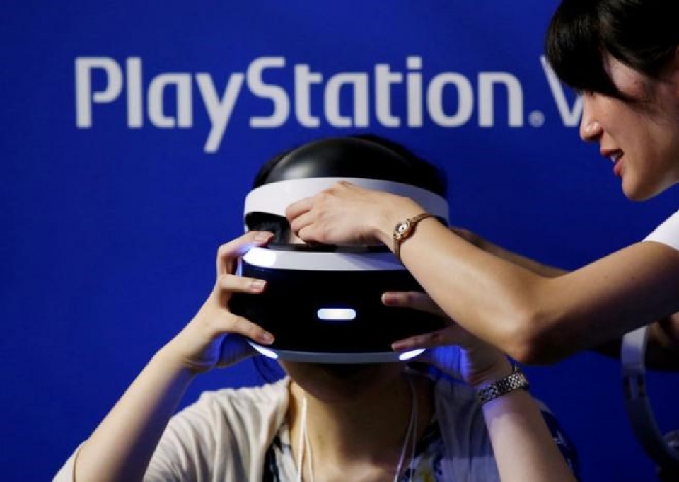 sony buoc vao cuoc dua thuc te ao voi kinh playstation vr