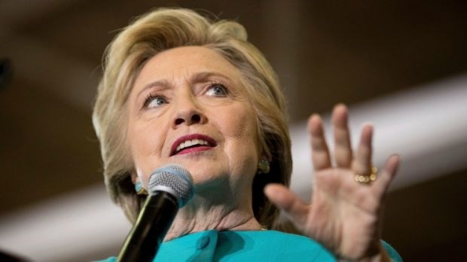 FBI chưa có giấy phép điều tra bê bối thư điện tử của bà Clinton fbi chua co giay phep dieu tra be boi thu dien tu cua ba clinton