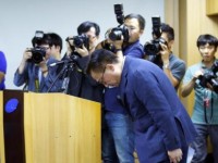 apple hay samsung chi dam cho quang cao hon