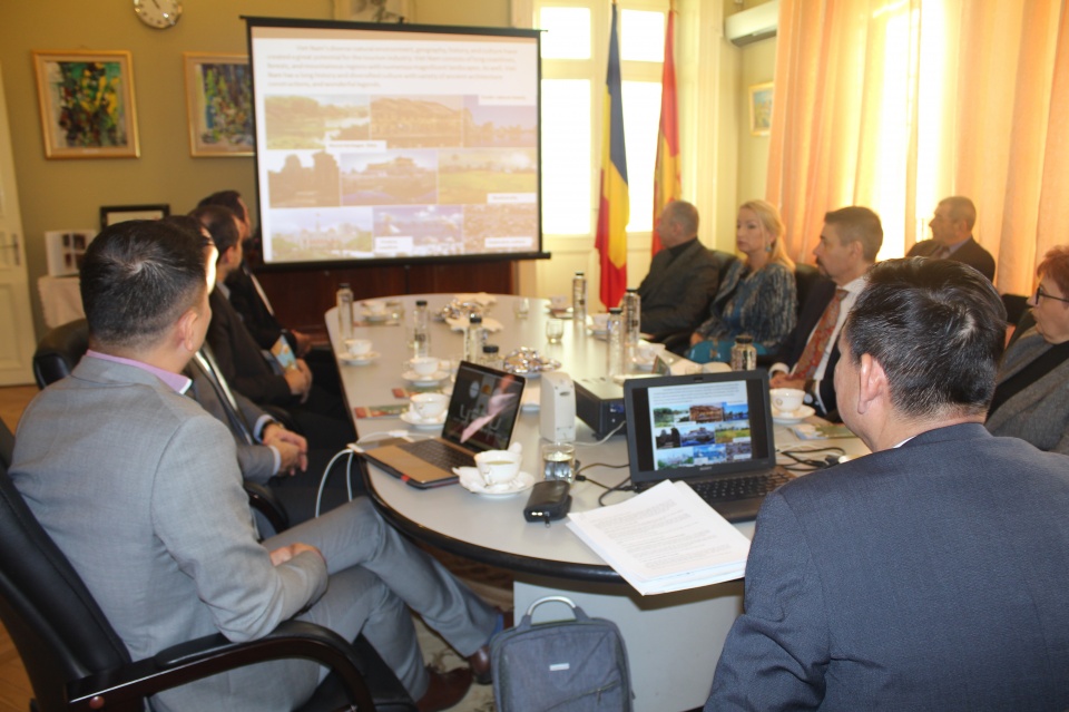 Doanh nghiệp Việt quảng bá du lịch tại hội chợ Romania doanh nghiep viet quang ba du lich tai hoi cho romania