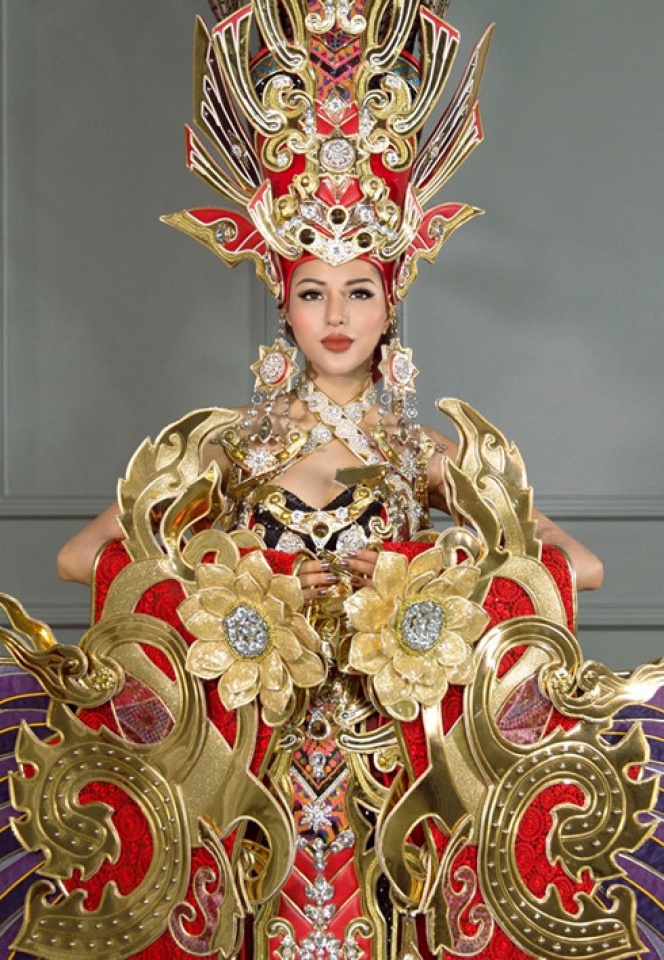 trang phuc dan toc cua viet nam tai sao gay tranh cai