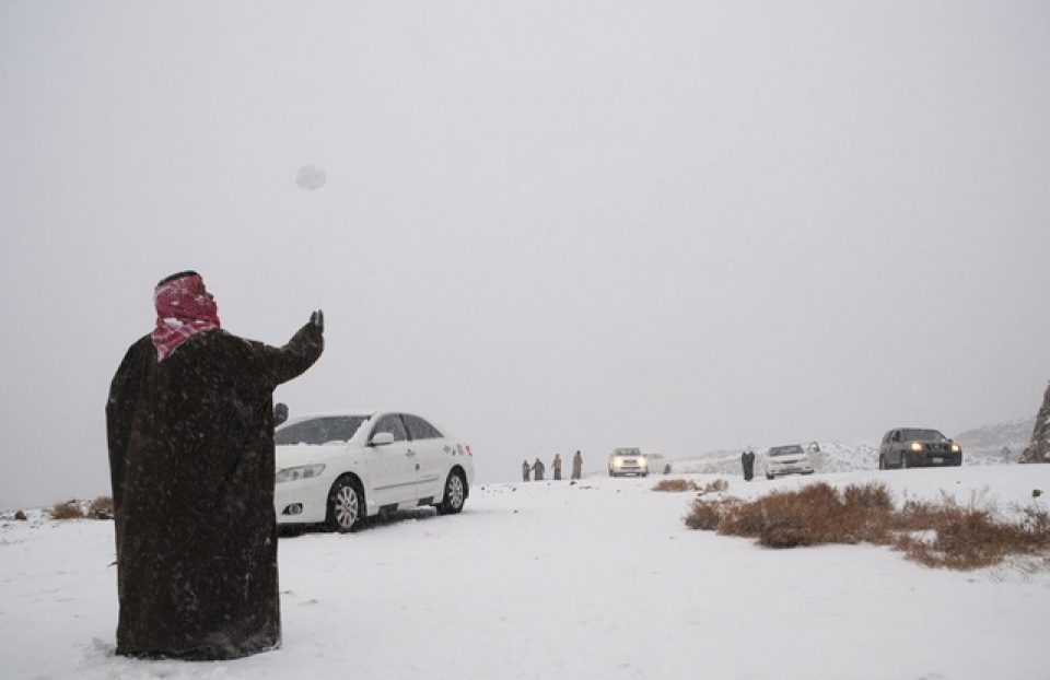 Saudi Arabia: Tuyết rơi giữa... sa mạc saudi arabia tuyet roi giua sa mac