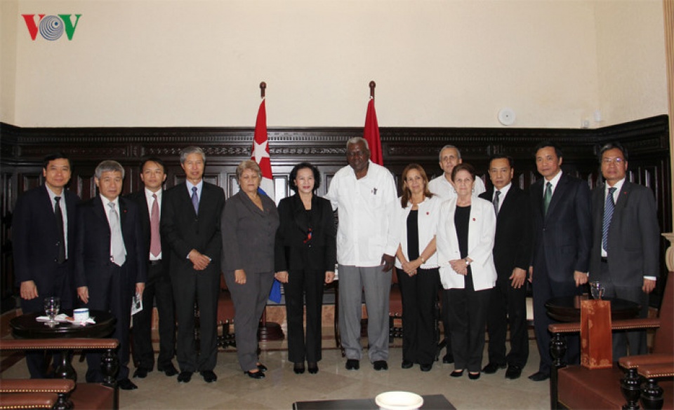 chu tich quoc hoi sang cuba vieng lanh tu fidel castro