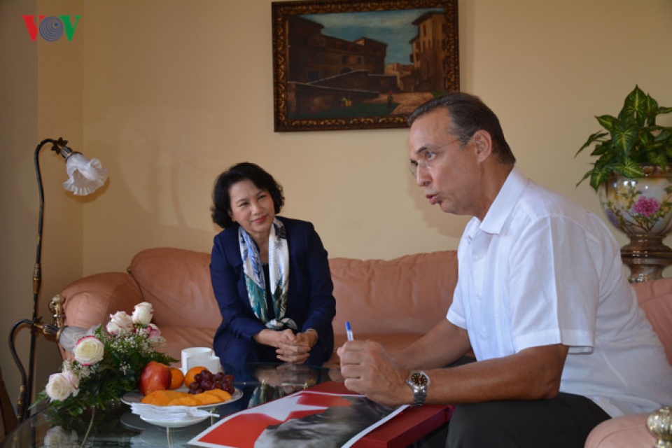 chu tich quoc hoi sang cuba vieng lanh tu fidel castro