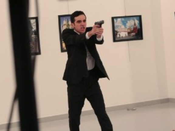 nga se day manh cuoc chien chong khung bo sau vu dai su bi sat hai