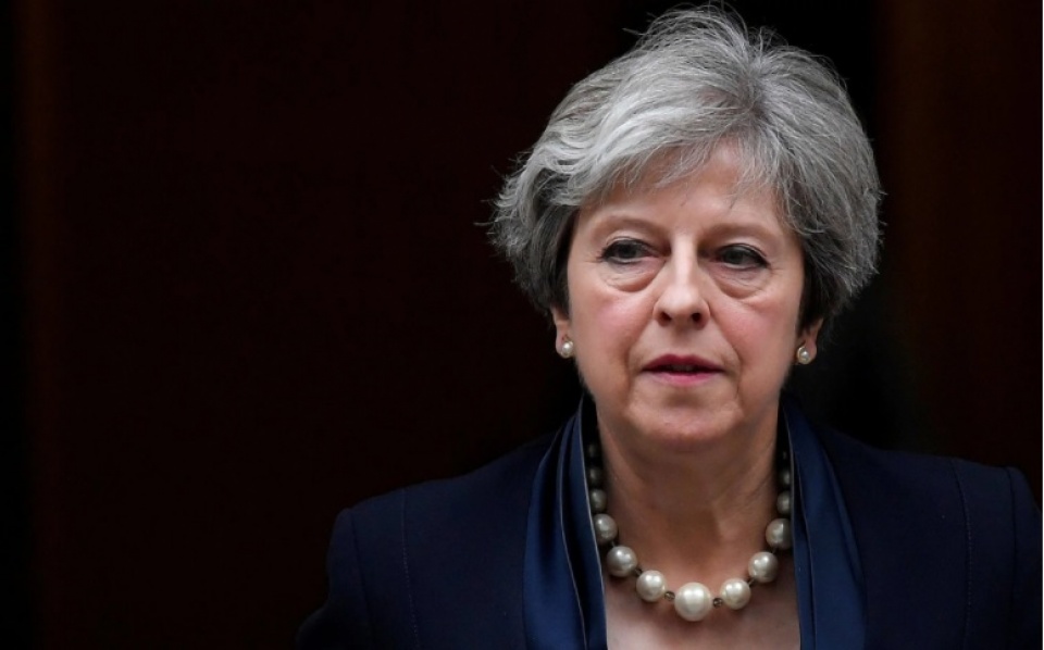 anh chan dung am muu am sat thu tuong theresa may