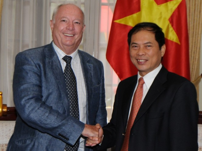 Thứ trưởng Ngoại giao Bùi Thanh Sơn tiếp Tổng Giám đốc Rosneft Việt Nam