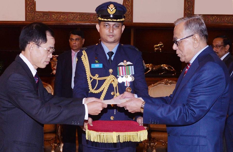 dai su tran van khoa trinh quoc thu len tong thong bangladesh